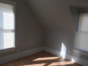 611 W Madison St, Unit 1 in Pontiac, IL - Building Photo - Building Photo