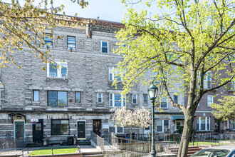 696 Eastern Pky in Brooklyn, NY - Building Photo - Building Photo