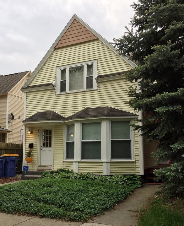 760 Fulton St E in Grand Rapids, MI - Building Photo