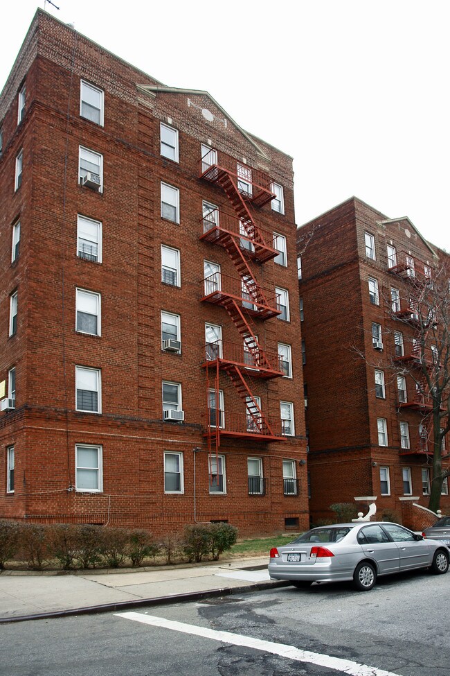 1890 East 5th Street in Brooklyn, NY - Foto de edificio - Building Photo
