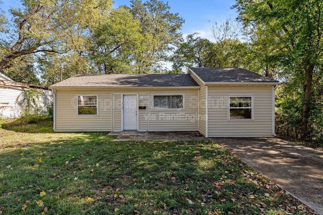 10140 Earl Dr in St. Louis, MO - Building Photo