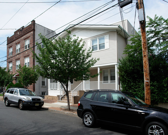 65 Florence Ave in Belleville, NJ - Building Photo - Building Photo