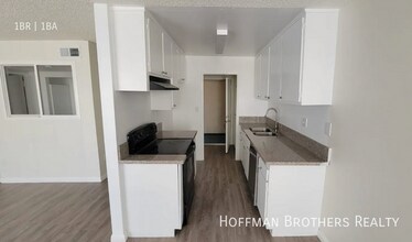 5463 Kester Ave in Los Angeles, CA - Building Photo - Building Photo