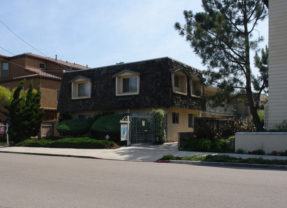 Canyonside West in San Diego, CA - Building Photo