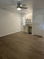 663 N Main St, Unit 103 in Clover, SC - Building Photo