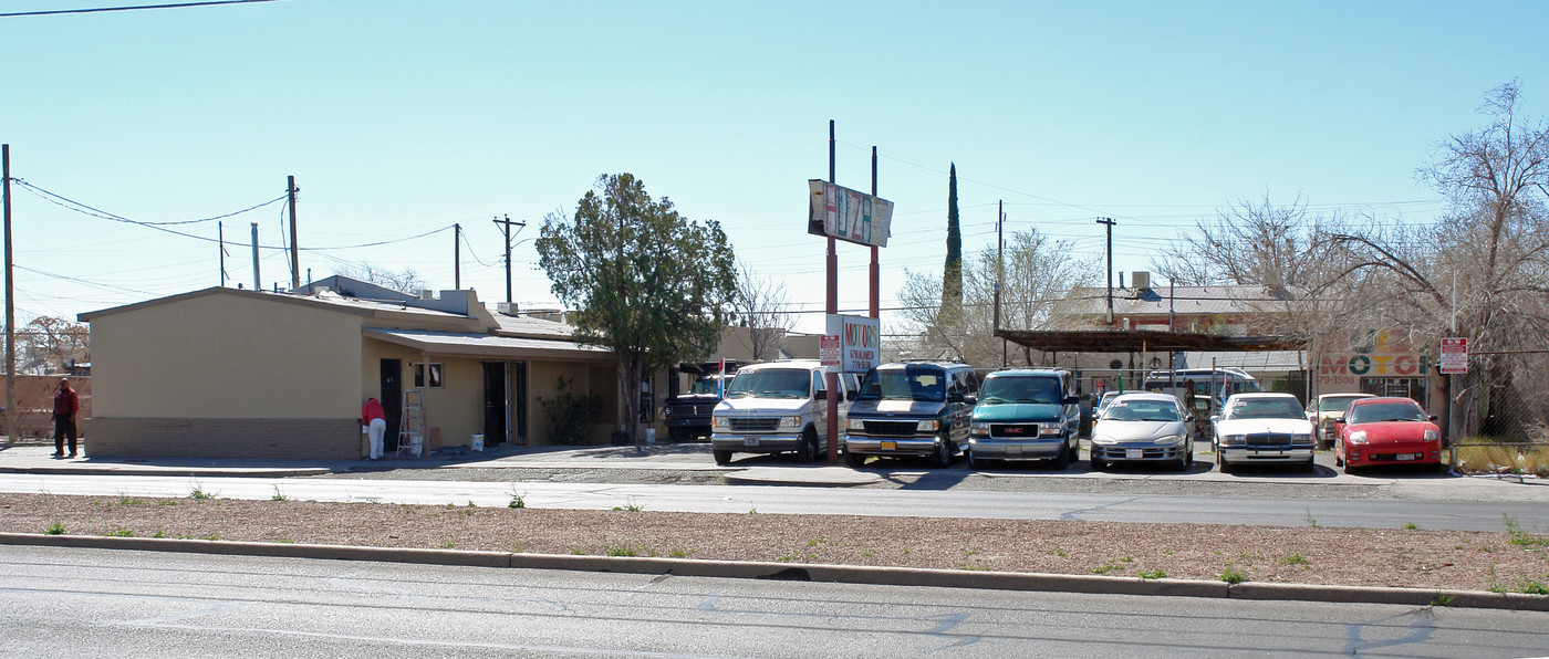 6718 Alameda Ave in El Paso, TX - Building Photo