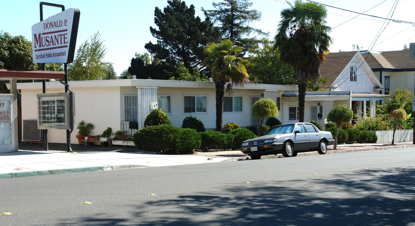 129-133 E H St in Benicia, CA - Building Photo