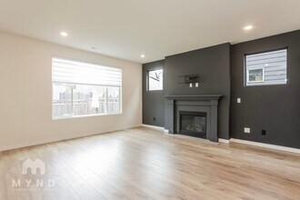 33310 Crystal Ave SE in Black Diamond, WA - Building Photo - Building Photo