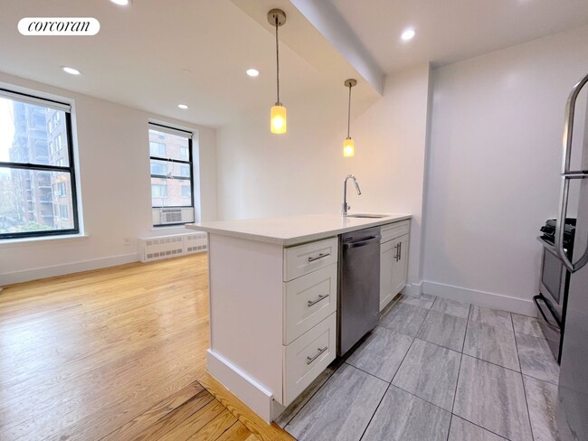 28 W 132nd St in New York, NY - Building Photo - Building Photo