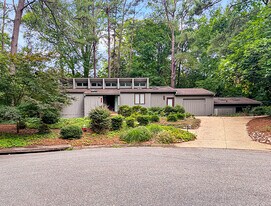 609 Indian Springs Ct in Williamsburg, VA - Building Photo