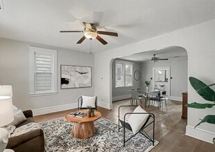 88 E Main St in Windsor, PA - Building Photo - Building Photo