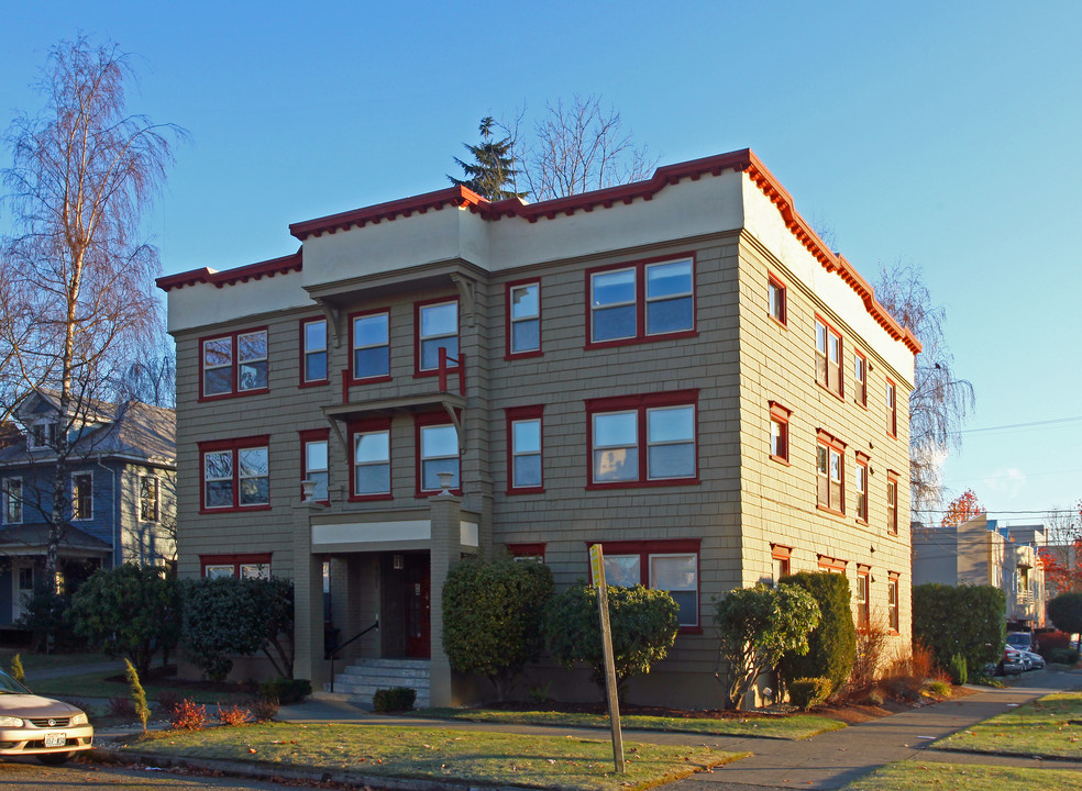 Stringfellow Apartments in Tacoma, WA - Building Photo