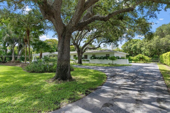 6220 SW 123rd Terrace in Miami, FL - Foto de edificio - Building Photo