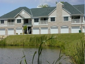 Raspberry Woods Townhomes in Hopkins, MN - Foto de edificio - Building Photo