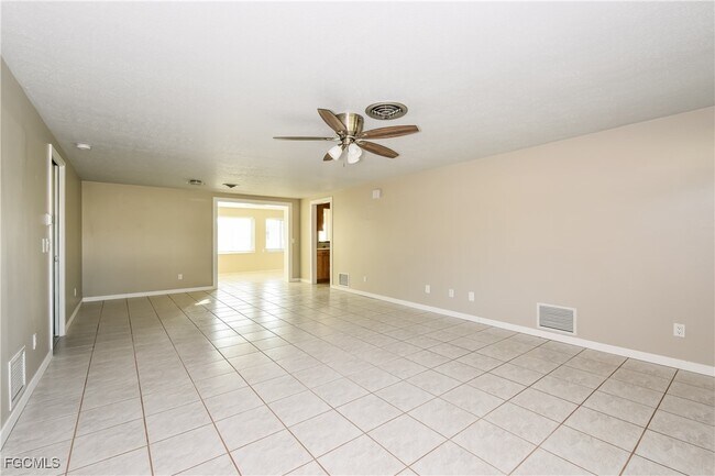 2621 10th St in Englewood, FL - Building Photo - Building Photo
