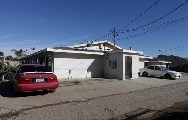 24445 Postal Ave in Moreno Valley, CA - Foto de edificio - Building Photo