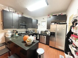 93A Hillside St, Unit #1 Apartamentos