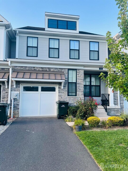 16 Clover Ln in Monroe Township, NJ - Building Photo