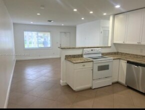 323 Northlake Dr in North Palm Beach, FL - Building Photo - Building Photo