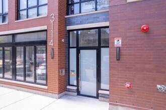 3121 N Milwaukee Ave in Chicago, IL - Building Photo - Building Photo