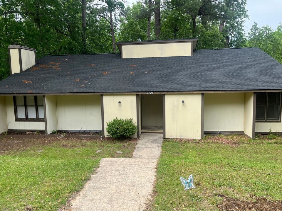 6324 Marykirk Dr in Fayetteville, NC - Building Photo