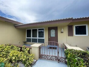 201 SW 7th Ave in Boca Raton, FL - Foto de edificio - Building Photo