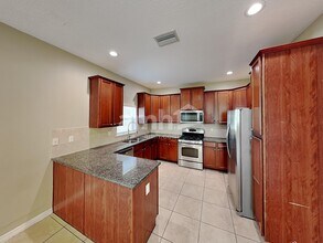 5654 Aaron Ct in Sarasota, FL - Foto de edificio - Building Photo