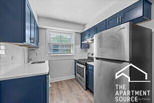 2717 W Berwyn Ave in Chicago, IL - Building Photo
