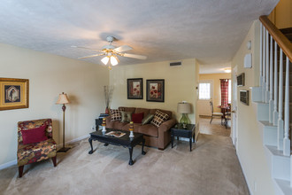 Hamlet Square Townhomes in Murfreesboro, TN - Building Photo - Interior Photo