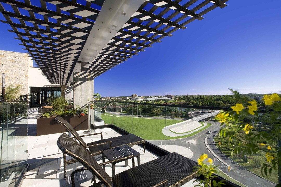 Gables Park Plaza in Austin, TX - Foto de edificio