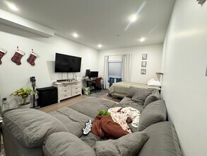 33 Ward St, Unit 1 in Boston, MA - Building Photo - Building Photo