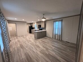 396 Sterling Dr in Dimondale, MI - Foto de edificio - Building Photo