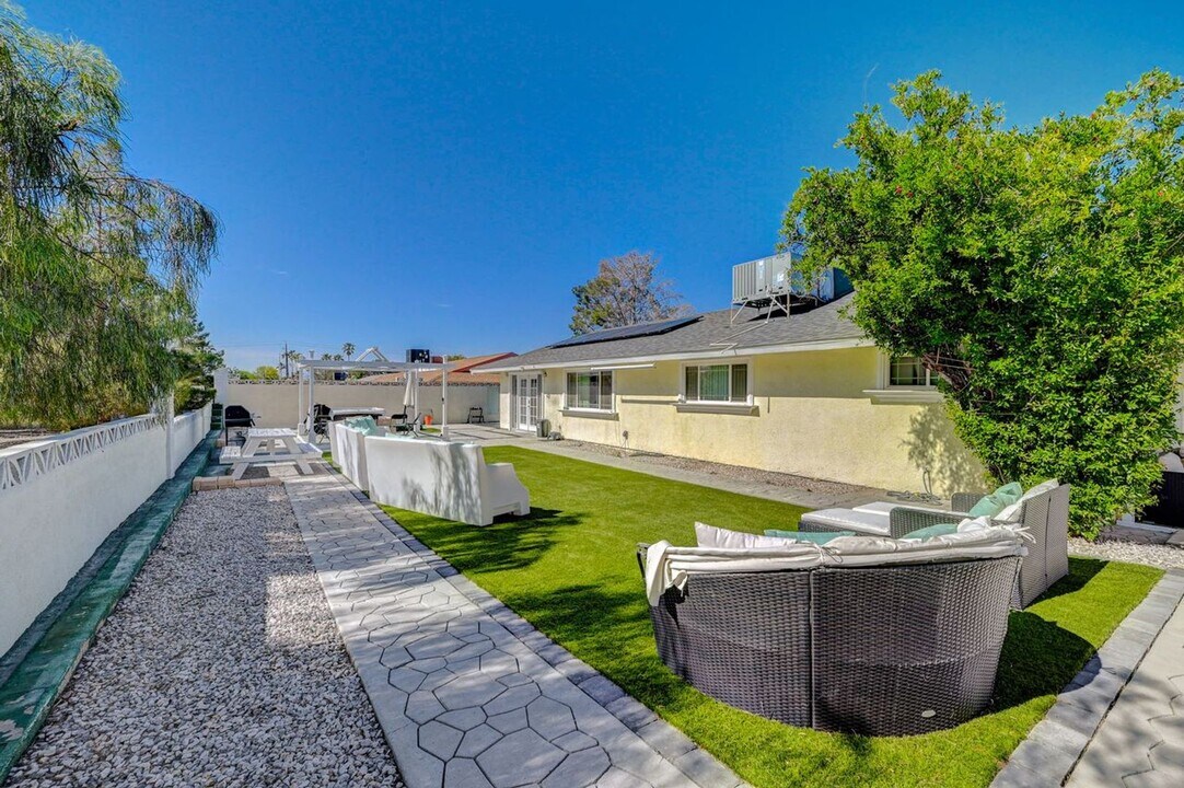 5248 Rambling Rd in Las Vegas, NV - Building Photo