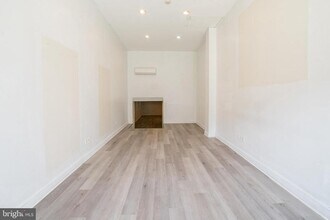 2504 S Broad St in Philadelphia, PA - Building Photo - Building Photo