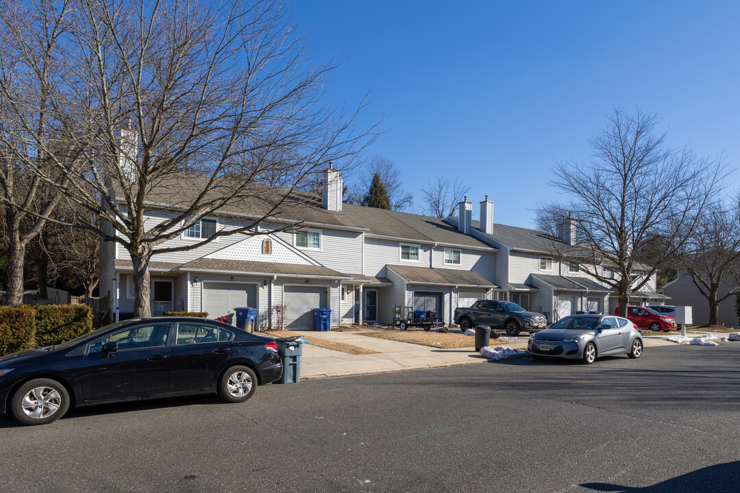 40 Regency Dr in Mount Holly, NJ - Building Photo