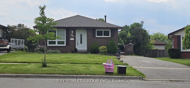 882 Southdown Dr in Oshawa, ON - Building Photo - Building Photo