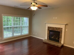 7959 Larksview Dr in Fairburn, GA - Building Photo - Building Photo