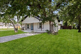 431 W Texas St in Denison, TX - Building Photo - Building Photo