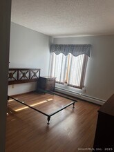 24 Millbrook Ct in Newington, CT - Building Photo - Building Photo