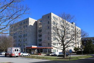 Weinberg Manor West in Baltimore, MD - Building Photo - Building Photo