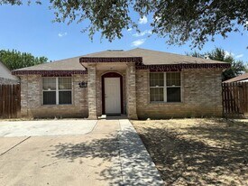 3334 Aberdeen Loop in Laredo, TX - Building Photo