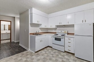 Forster Lodge in Regina, SK - Building Photo - Building Photo