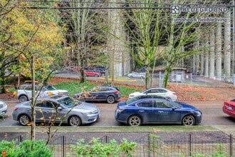 1520 Eastlake Ave E in Seattle, WA - Foto de edificio - Building Photo