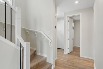 47 Royston Way NW in Calgary, AB - Building Photo - Building Photo