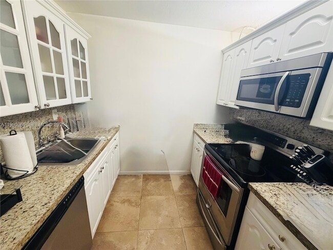 8200 SW 210th St, Unit 113 in Cutler Bay, FL - Building Photo - Building Photo