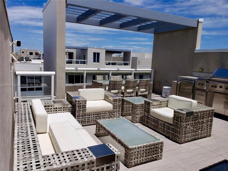 6660 105th5 Ct in Doral, FL - Building Photo