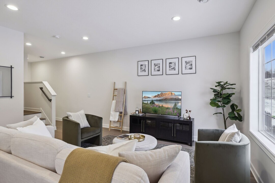 2489 Cedarwood Ln in River Falls, WI - Building Photo