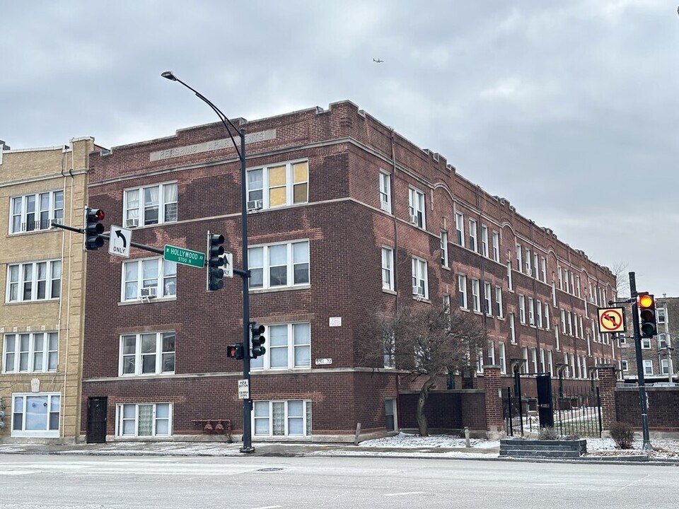 5672 N Ridge Ave, Unit 1S in Chicago, IL - Building Photo