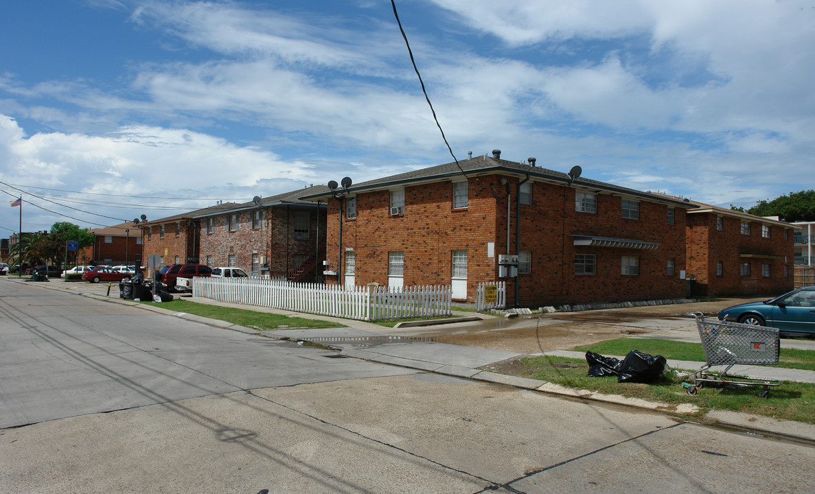 Lake Haven Riverside Court Apartments in Metairie, LA - Building Photo