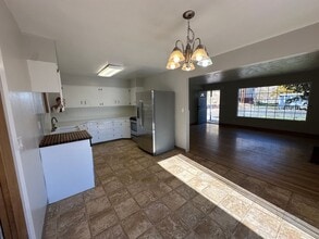 417 NE 43rd St in Pendleton, OR - Building Photo - Building Photo